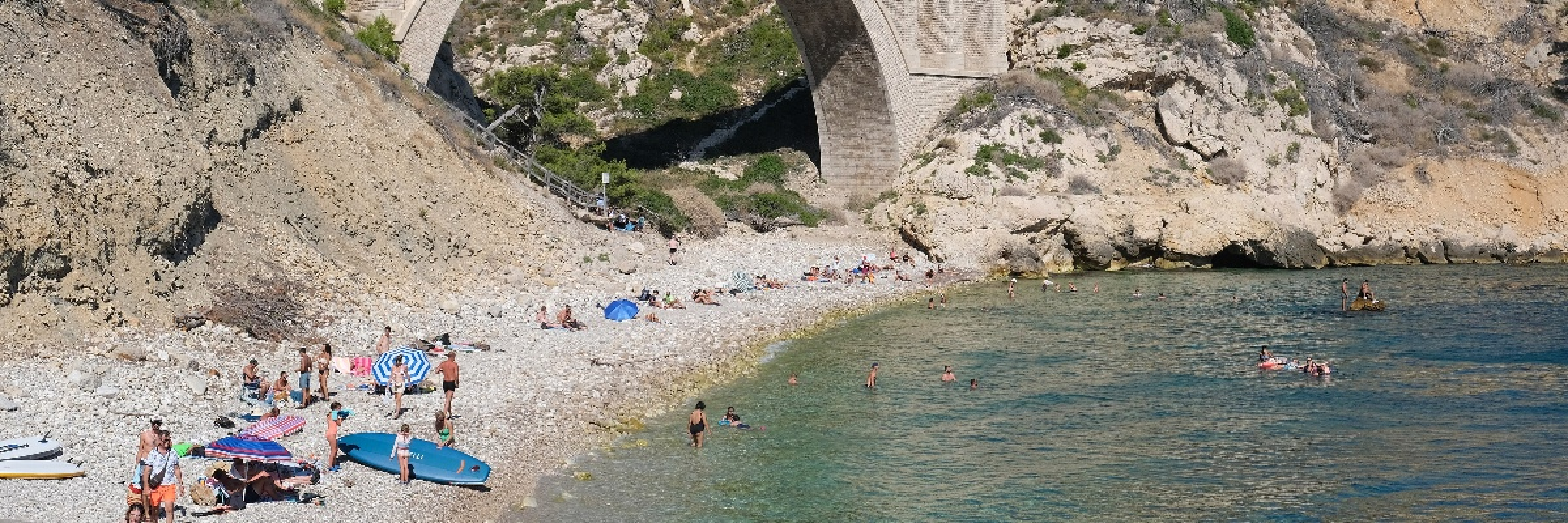 Image de Crique sauvage aux eaux cristallines