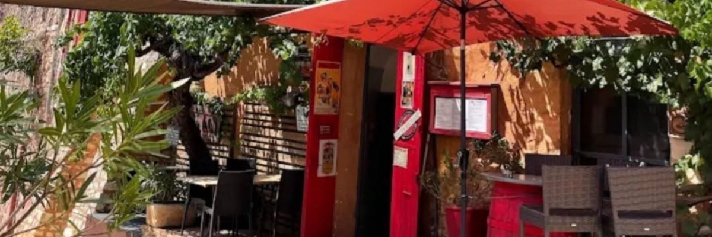 Image de Terrasse provençale au cœur des ocres.