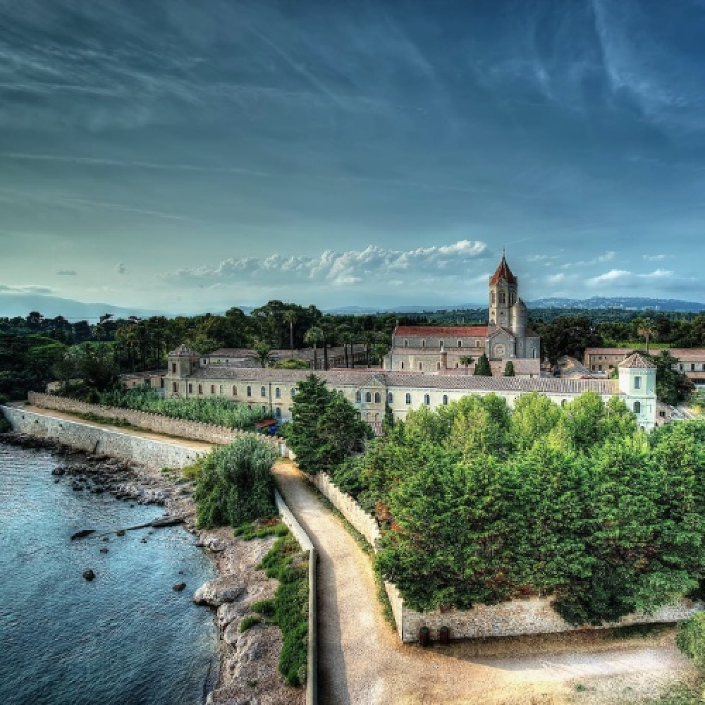 Un monastère au cœur de la Méditerranée