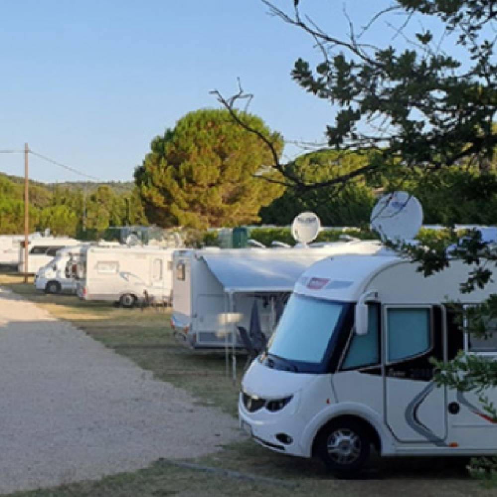 32 Emplacements au pied du Luberon