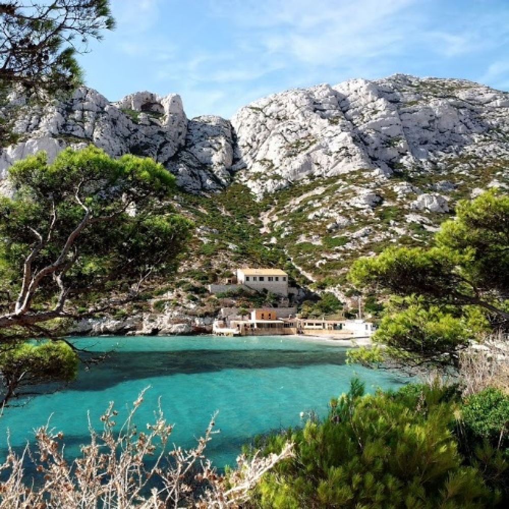 Paradis turquoise aux cabanons authentiques